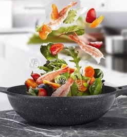 Cheffinger Wokpan Met Deksel - 32cm - Zwart - Pan - Keukenaccessoires 18 Cheffinger Wokpan Met Deksel - 32cm - Zwart - Pan - Keukenaccessoires -Woonkeuken Winkel 1111x1200