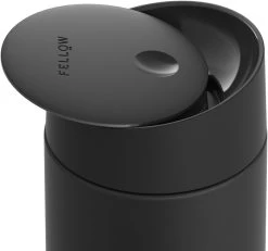 FELLOW - Carter "Move" Mug + Slide-Lock Deksel - Matte Black, 355ml -Woonkeuken Winkel 1200x1120 1