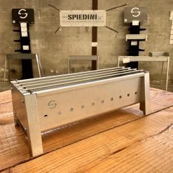 Spiedini Saté-bbq Bali 40 Mini - Kleine, Smalle Houtskoolbarbecue Met Horizontaal Rooster Voor Sate Of Andere Spiesjes - 40 Cm Lang, 11 Cm Breed, 14 Cm Hoog - Ideaal Voor Tuin- Of Open Haard, Of Balkon - Materiaal: Gealuminiseerd Ijzer -Woonkeuken Winkel 1200x1200 1042