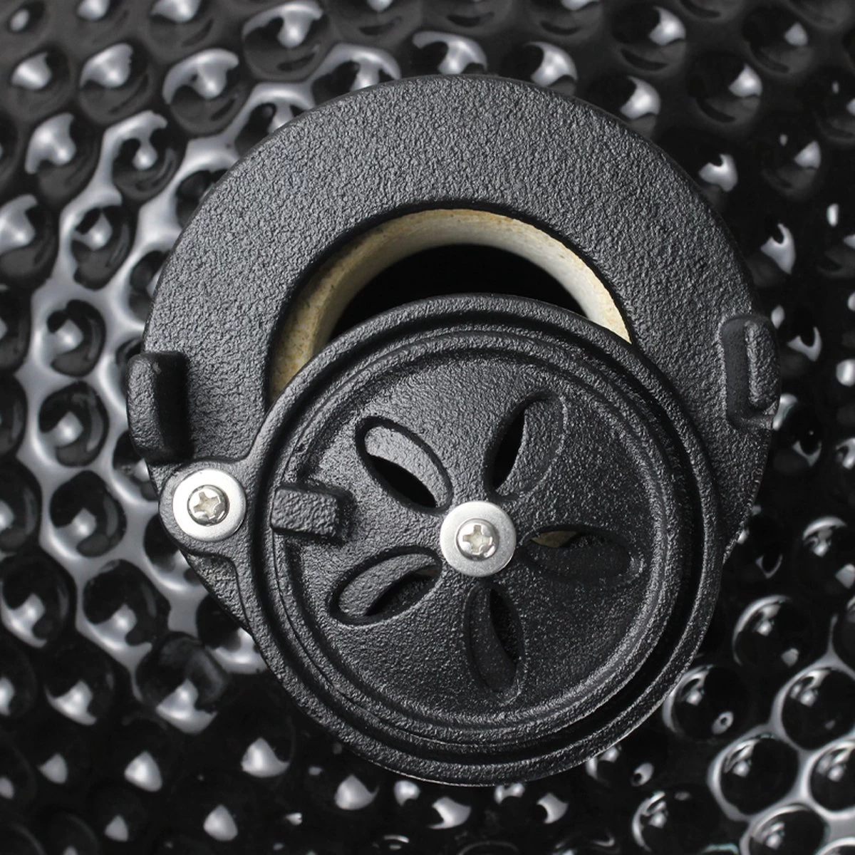 BluMill Kamado BBQ Egg - Kamado 13 Inch - Incl. Vlees Thermometer - Houtskoolbarbecues - Zwart - Ø 27cm 17 BluMill Kamado BBQ Egg - Kamado 13 Inch - Incl. Vlees Thermometer - Houtskoolbarbecues - Zwart - Ø 27cm - Afbeelding 15