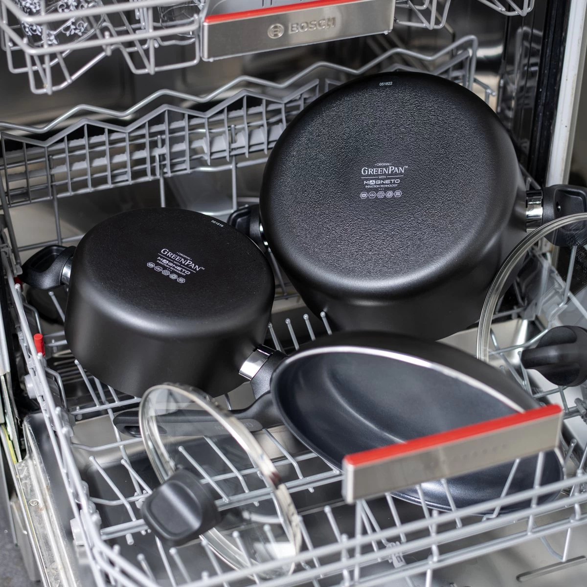 GreenPan Memphis Keramische Koekenpannenset - Ø24 + Ø28 Cm - PFAS-vrij 8 GreenPan Memphis Keramische Koekenpannenset - Ø24 + Ø28 Cm - PFAS-vrij - Afbeelding 6