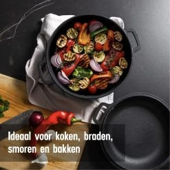 Daumonet Ducasse Gietijzeren Double Use Braadpan - Combi Sudderpan Zwart - 2-in-1 Bak- En Braadpan - PFAS & PFOA Vrij - Rond - Ø 26 Cm - 4,4 Liter - Emaille - Alle Warmtebronnen - Elektrisch - Gas - Halogeen - Inductie - Keramisch -Woonkeuken Winkel 1200x1200 587