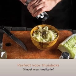 DODANA Premium Peper - & Zoutmolen Elektrisch - 1 Stuk - Pepermolen - Zoutmolen - Oplaadbaar - USB - Elektrische Pepermolen - RVS - Zwaartekracht Functie - LED Lamp - Nl Handleiding - Incl Borsteltje -Woonkeuken Winkel 1200x1200 855
