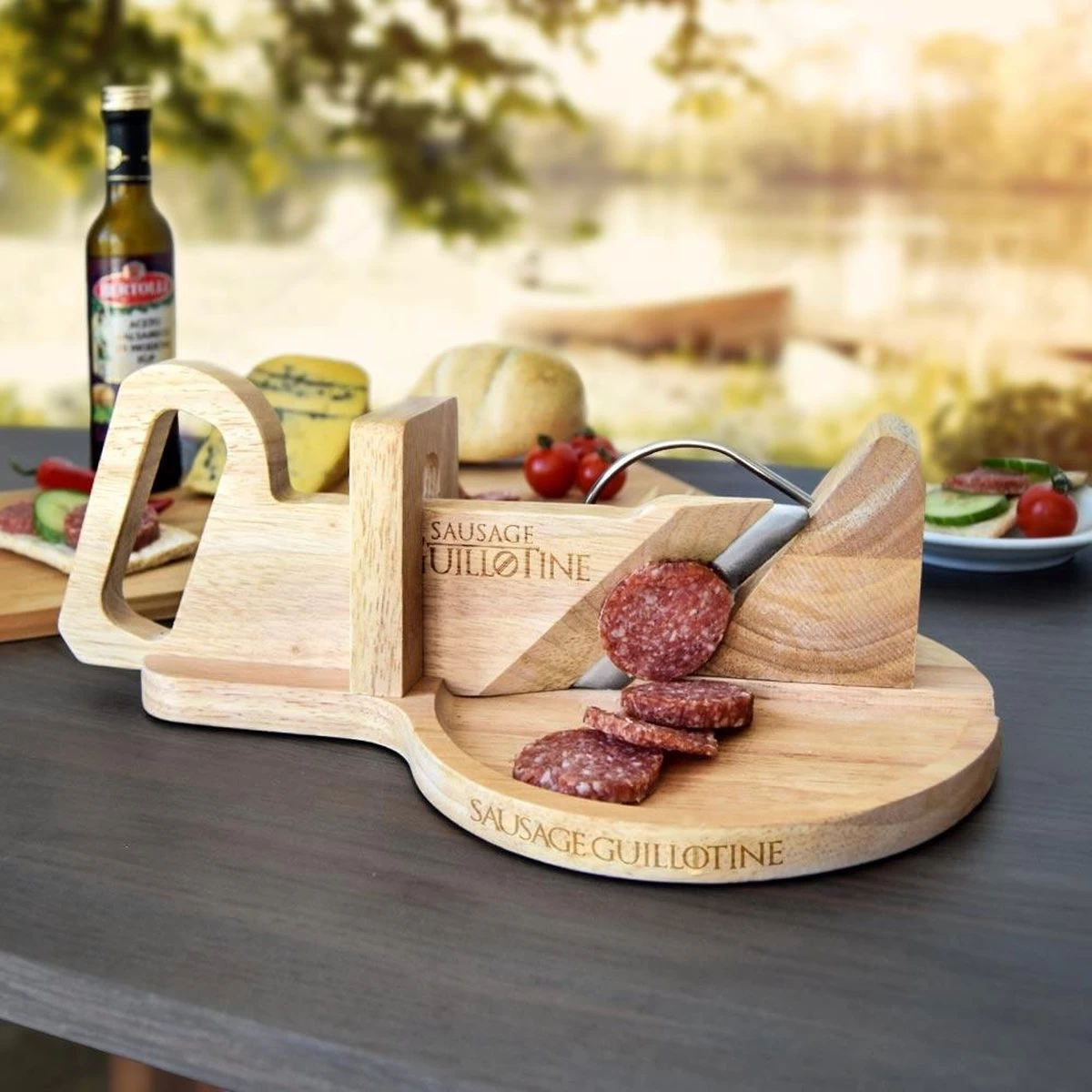 MikaMax Worst Guillotine - Worstsnijder - Worst Snijplank - Sausage Guillotine - Makkelijk Schoon Te Maken - RVS Mes - Bamboe - 30 X 19cm 7 MikaMax Worst Guillotine - Worstsnijder - Worst Snijplank - Sausage Guillotine - Makkelijk Schoon Te Maken - RVS Mes - Bamboe - 30 X 19cm - Afbeelding 5