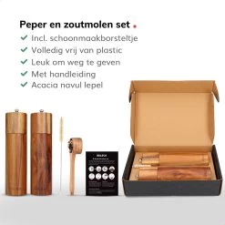 Deleca Luxe Peper En Zoutmolen Set - Zout / Pepermolen - Handmatig - Met Navul Lepel & Geschenkdoos - Acacia Hout - Rond -Woonkeuken Winkel 1200x1200 923