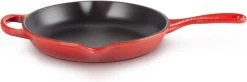 Le Creuset - Gietijzeren Ronde Skillet In Kersenrood 23cm -Woonkeuken Winkel 1200x397