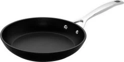 Le Creuset Koekenpan Les Forgées TNS - ø 24 Cm - Standaard Anti-aanbaklaag -Woonkeuken Winkel 1200x601 5
