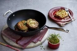 LE CREUSET - Les Forgees - Wokpan 30cm -Woonkeuken Winkel 1200x800 42