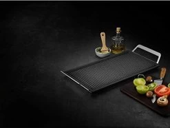 AEG MASTERY COLLECTION Plancha A9HL33 - Grillplaat - Gegoten Aluminium - 22 X 43 Cm 15 AEG MASTERY COLLECTION Plancha A9HL33 - Grillplaat - Gegoten Aluminium - 22 X 43 Cm -Woonkeuken Winkel 1200x902 2