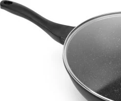 Swiss Pro+ Wokpan - Met Glazen Deksel - 28cm - Zwart -Woonkeuken Winkel 1200x997 2
