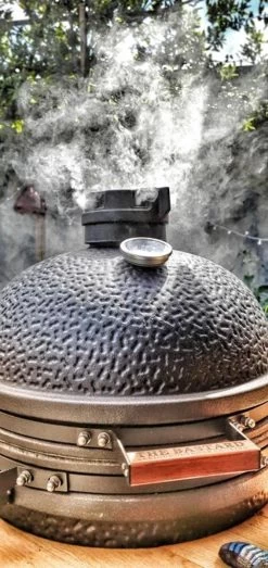 The Bastard Urban Medium - Kamado Barbecue - Kamado BBQ -Woonkeuken Winkel 567x1200