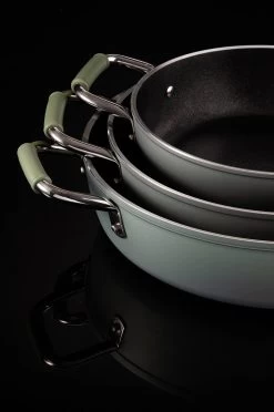 Primecook - Braadpan / Hapjespan Met Deksel - Ø 28 Cm - PFAS-vrij - Inductie - Ecoshield 24 Primecook - Braadpan / Hapjespan Met Deksel - Ø 28 Cm - PFAS-vrij - Inductie - Ecoshield -Woonkeuken Winkel 797x1200