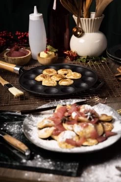 Blackwell Poffertjespan - Met Houten Steel - Gietijzer - ø 24 Cm 9 Blackwell Poffertjespan - Met Houten Steel - Gietijzer - ø 24 Cm -Woonkeuken Winkel 799x1200 3