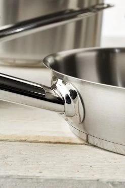 Demeyere Restoline 3 RVS Koekenpan – Koekenpan Inductie - 32 Cm – PTFE-vrij 15 Demeyere Restoline 3 RVS Koekenpan – Koekenpan Inductie - 32 Cm – PTFE-vrij -Woonkeuken Winkel 799x1200 4