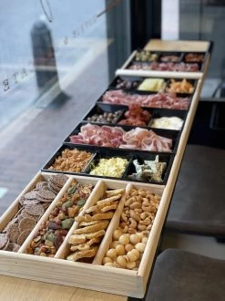 Sjoelbak - Borrelsjoelbak - Hapjesplank - Borrelplank - Mini Sjoelbak 120 Cm Met Zwarte Bakjes - Kleine Sjoelbakken -Woonkeuken Winkel 899x1200 10