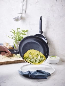 GreenPan Cambridge Hapjespan Met Deksel 24cm - Zwart - Inductie - PFAS-vrij -Woonkeuken Winkel 899x1200 8
