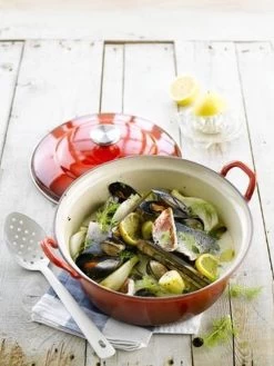 Le Creuset Braadpan Faitout Tradition Kersenrood - ø 24 Cm / 3 Liter -Woonkeuken Winkel 901x1200