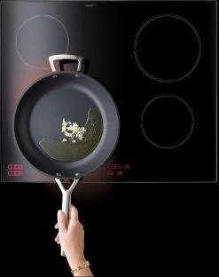 Le Creuset Koekenpan Les Forgées TNS - ø 28 Cm - Standaard Anti-aanbaklaag -Woonkeuken Winkel 951x1200